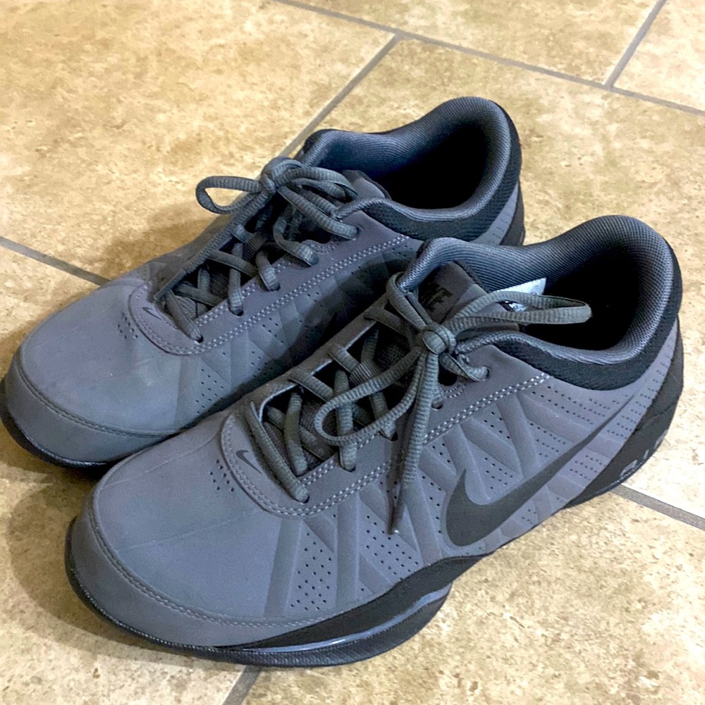 Nike Men’s Size 8 Air Ring Leader Basketball Shoe. Dark Grey/Black